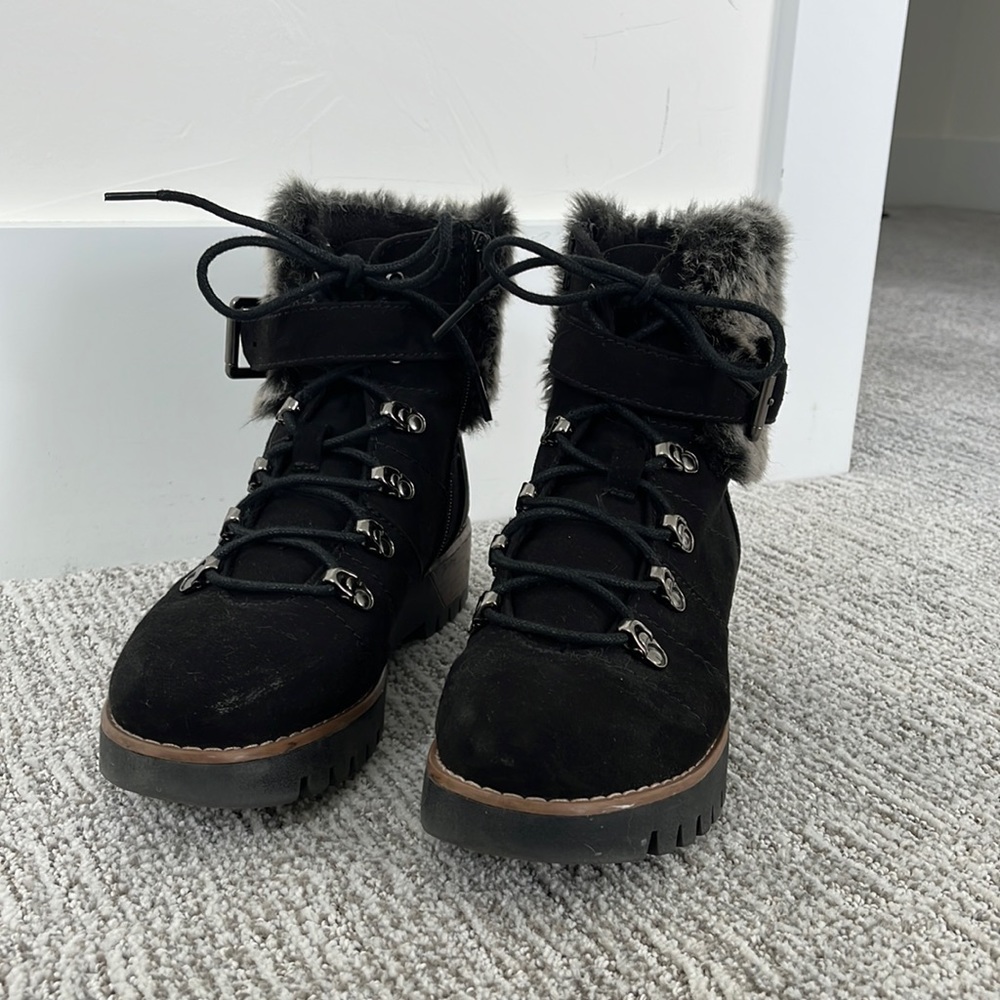 Size 10, Universal Threads, Black booties